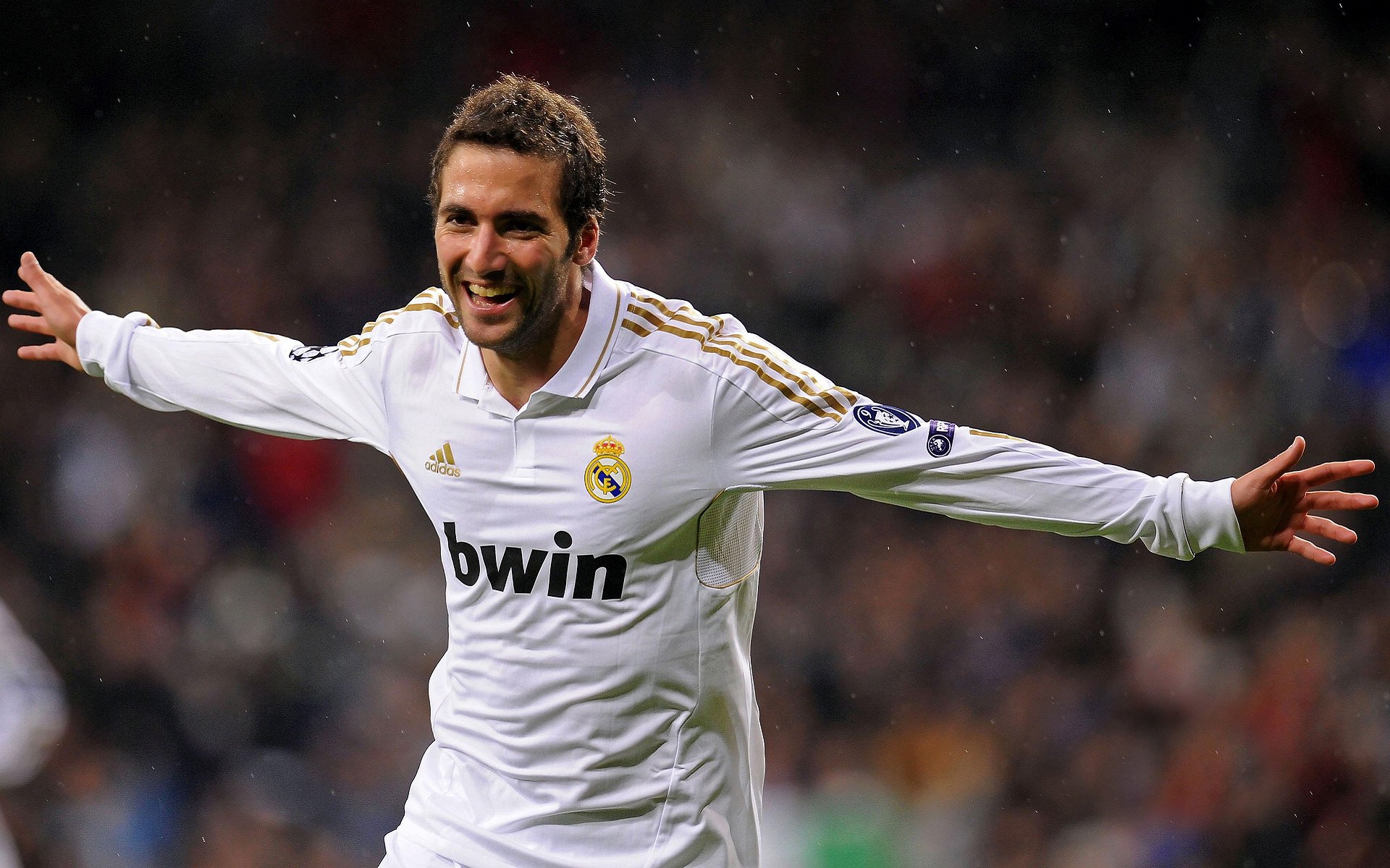 英超球迷行为识别平台在观众参与度提升方面的成果，英超对球员肖像权规定